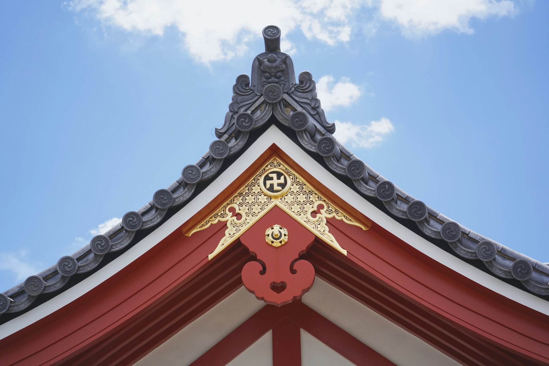 Understanding Japan's Main Religions: Shintoism and Buddhism in Everyday Life